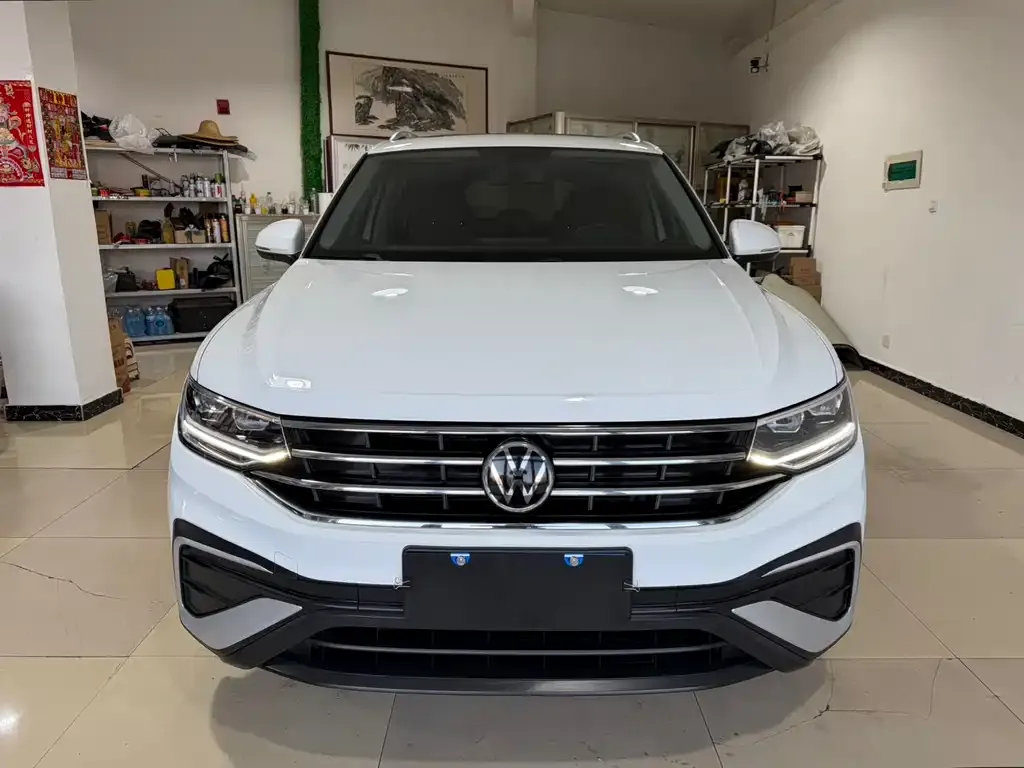 Volkswagen Tiguan L — фото 3