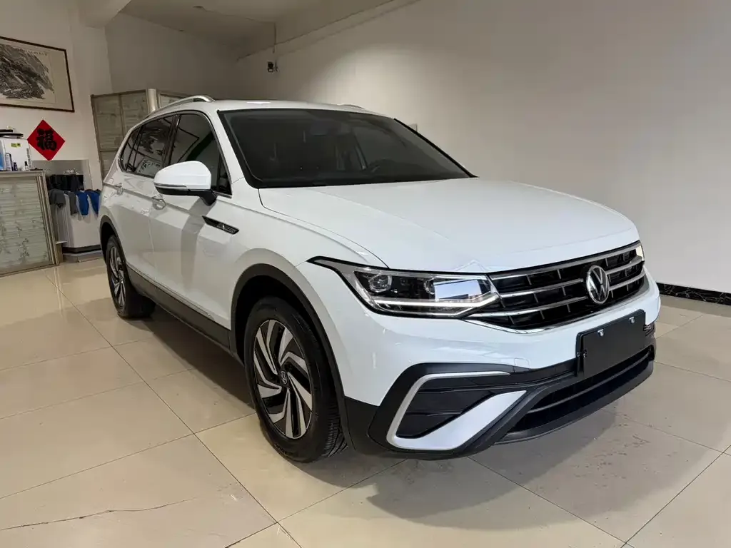 Volkswagen Tiguan L — фото 4