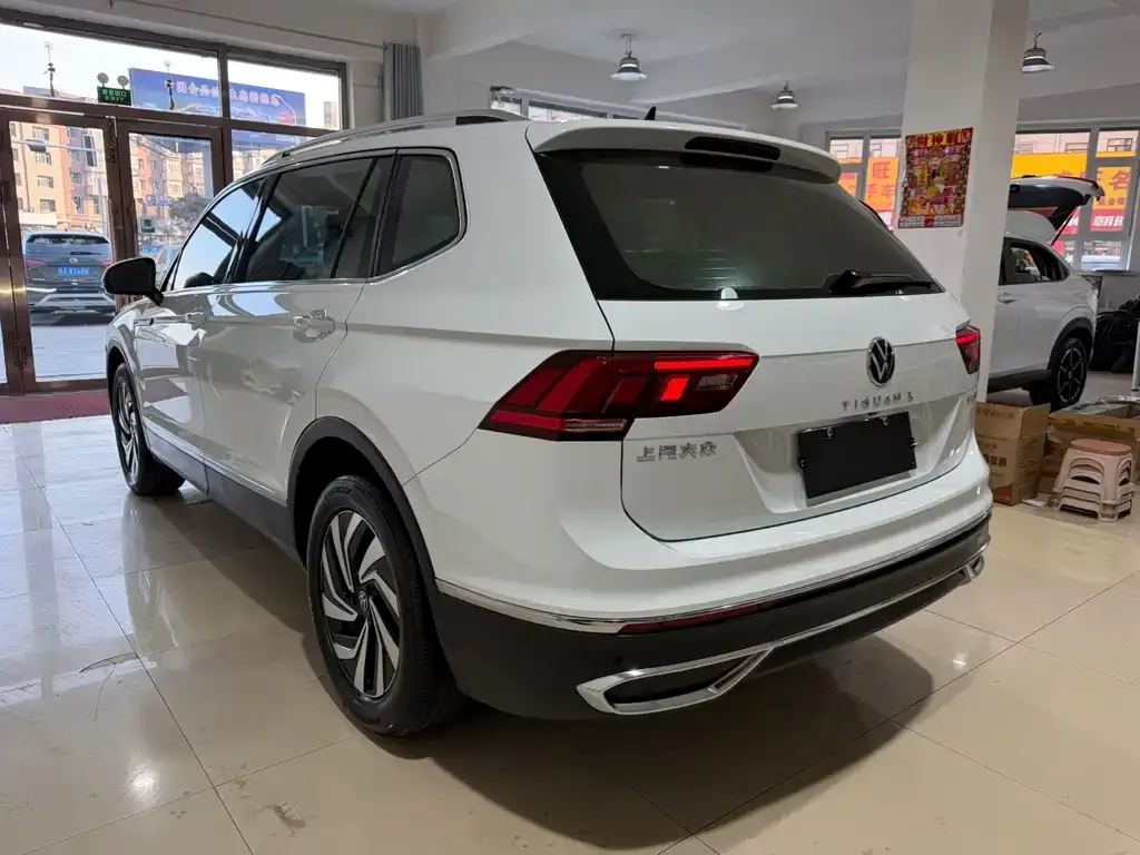 Volkswagen Tiguan L — фото 7