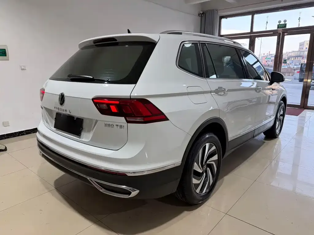 Volkswagen Tiguan L — фото 2