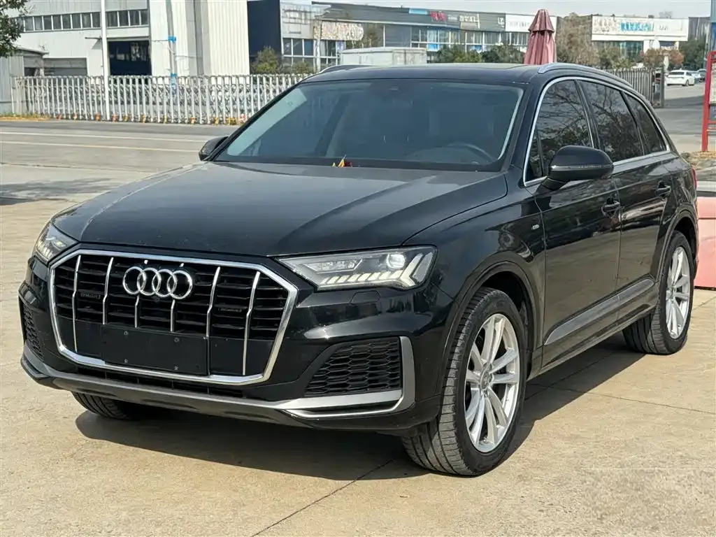 Audi Q7 — фото 1