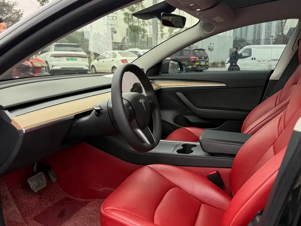 Tesla Model 3 — фото 10