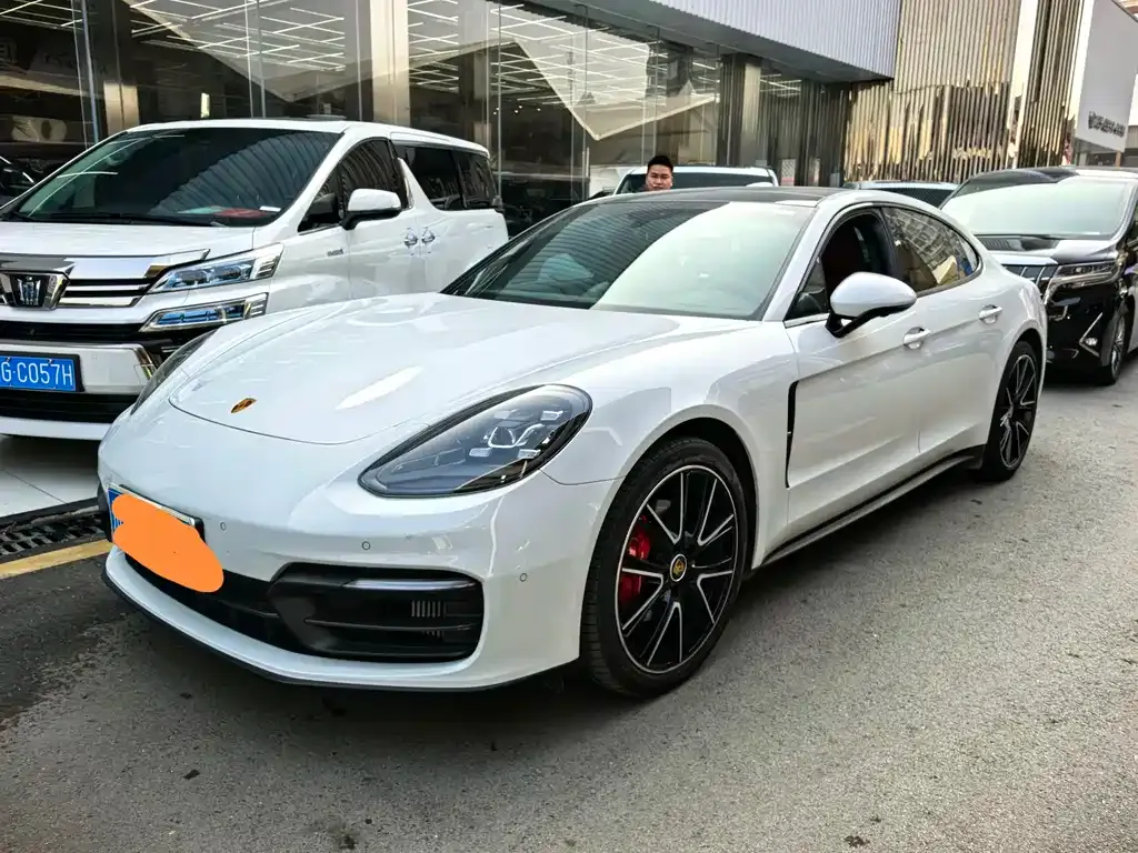 Porsche Panamera — фото 1
