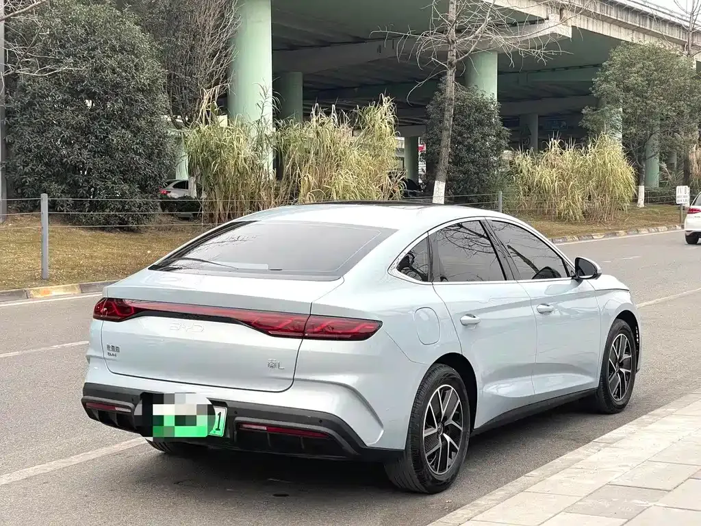 BYD Qin L — фото 9