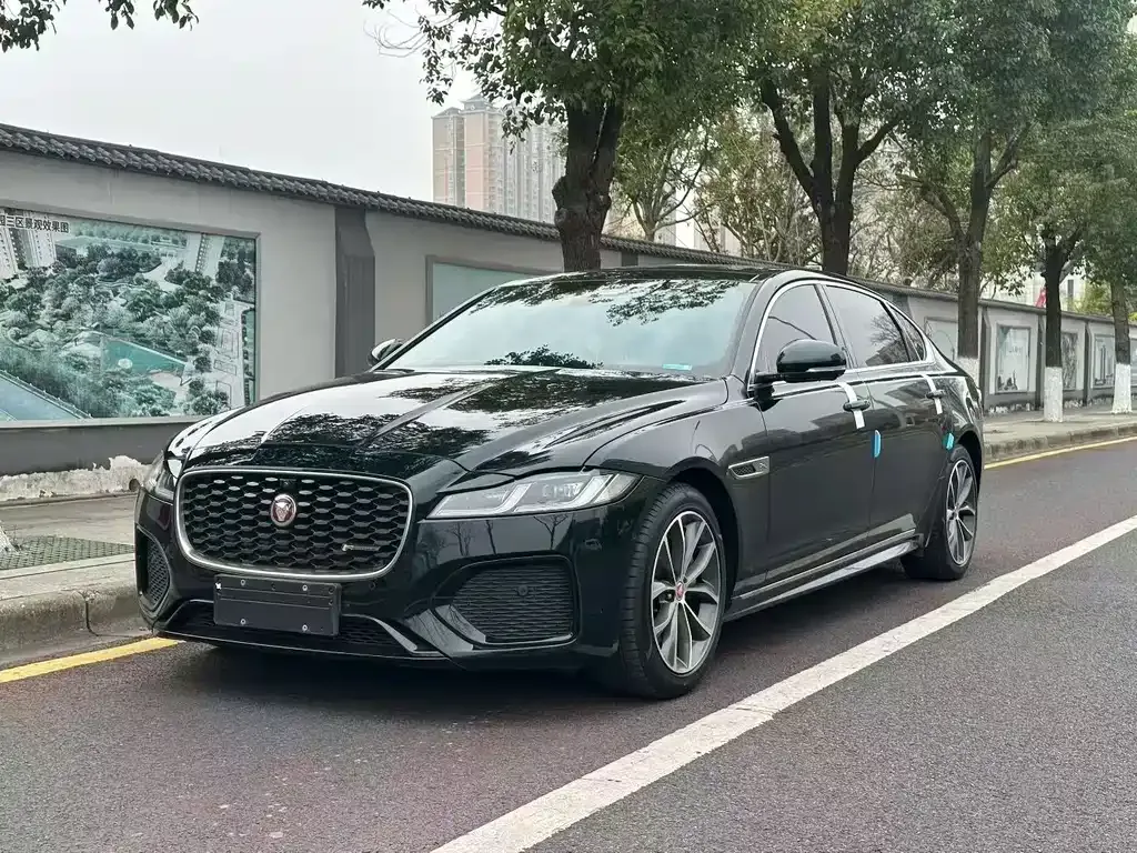Jaguar XFL — фото 1