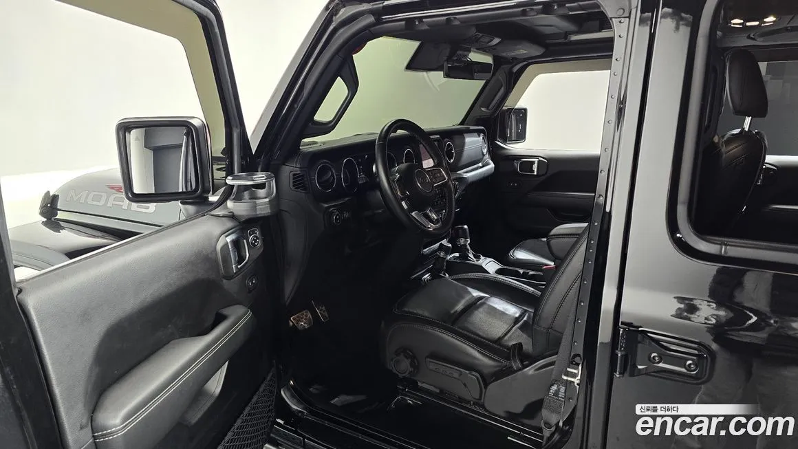 Jeep Wrangler — фото 10