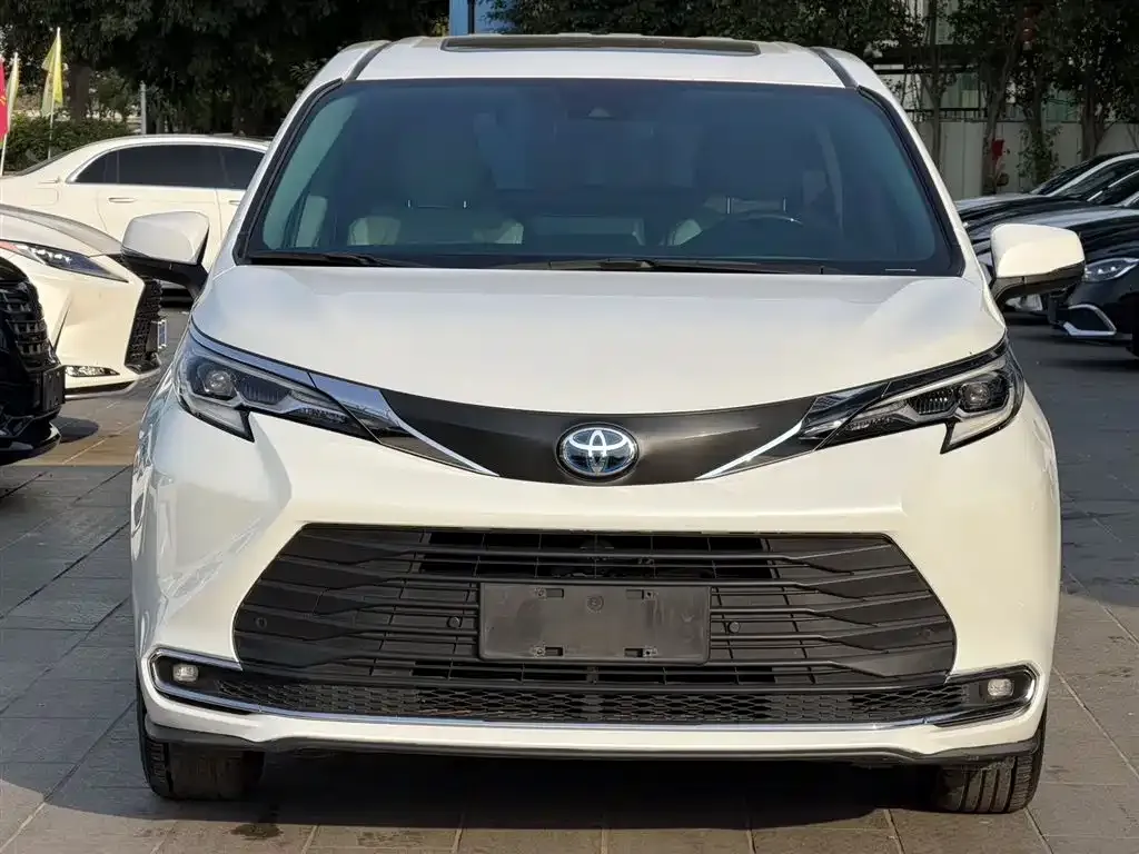 Toyota Sienna — фото 2