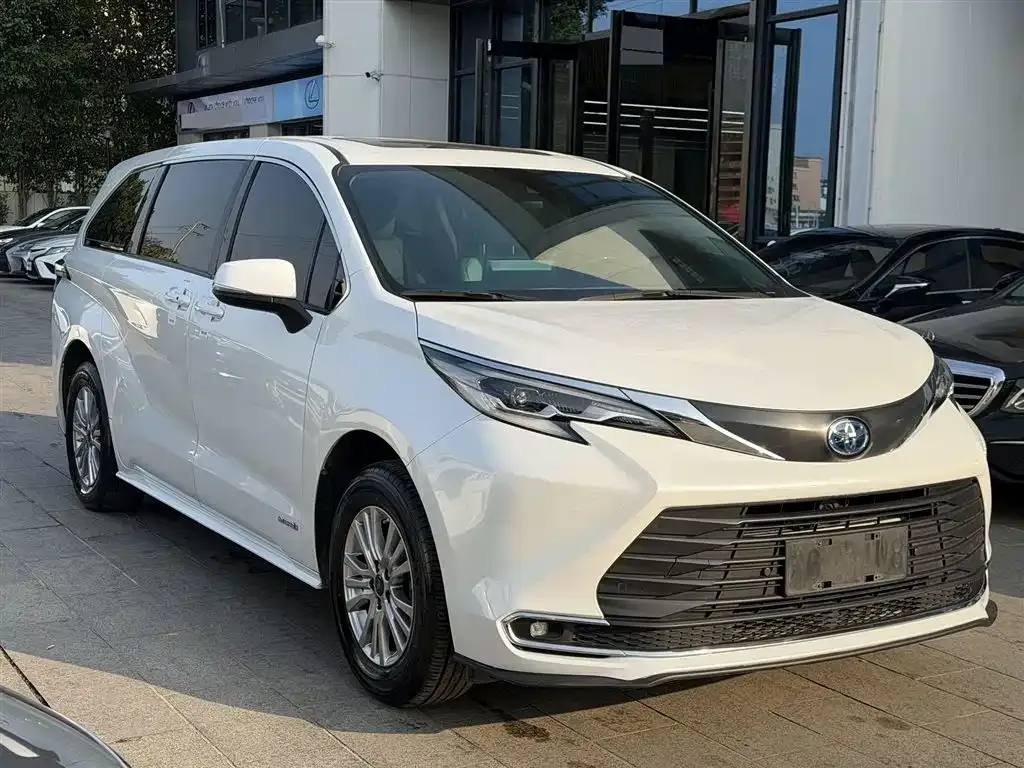Toyota Sienna — фото 8