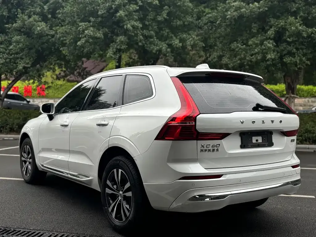 Volvo XC60 — фото 10