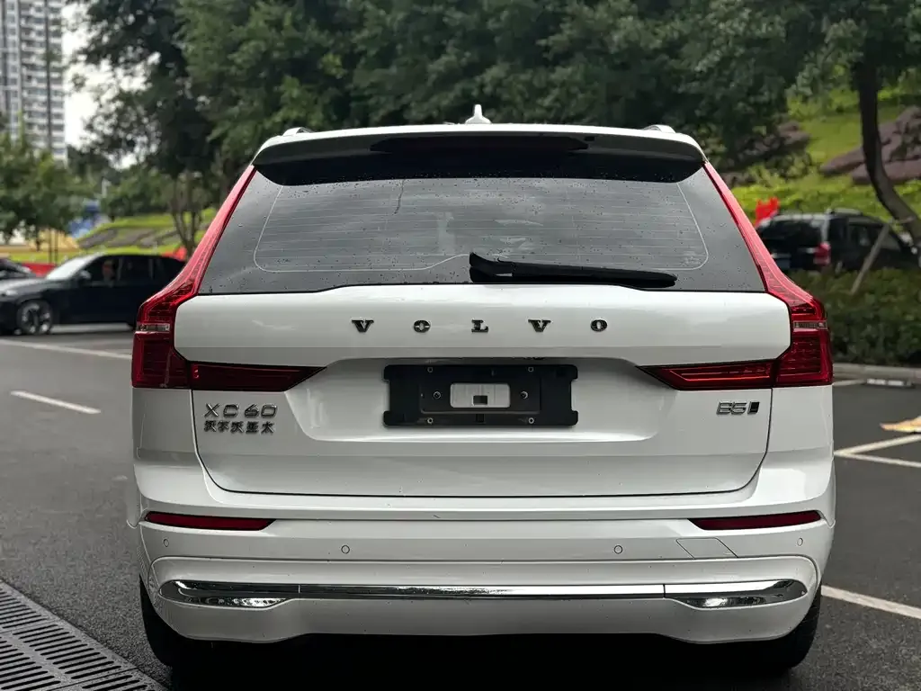 Volvo XC60 — фото 9