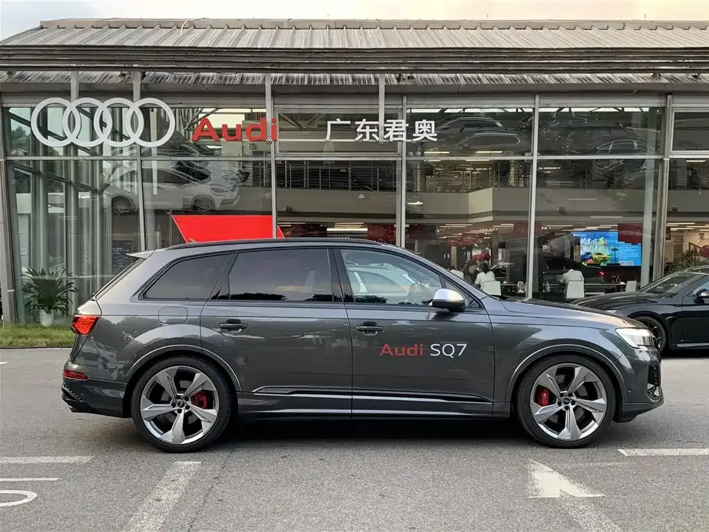 Audi SQ7 — фото 4