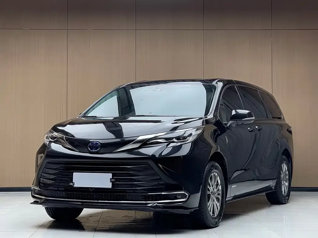 Toyota Sienna — фото 1