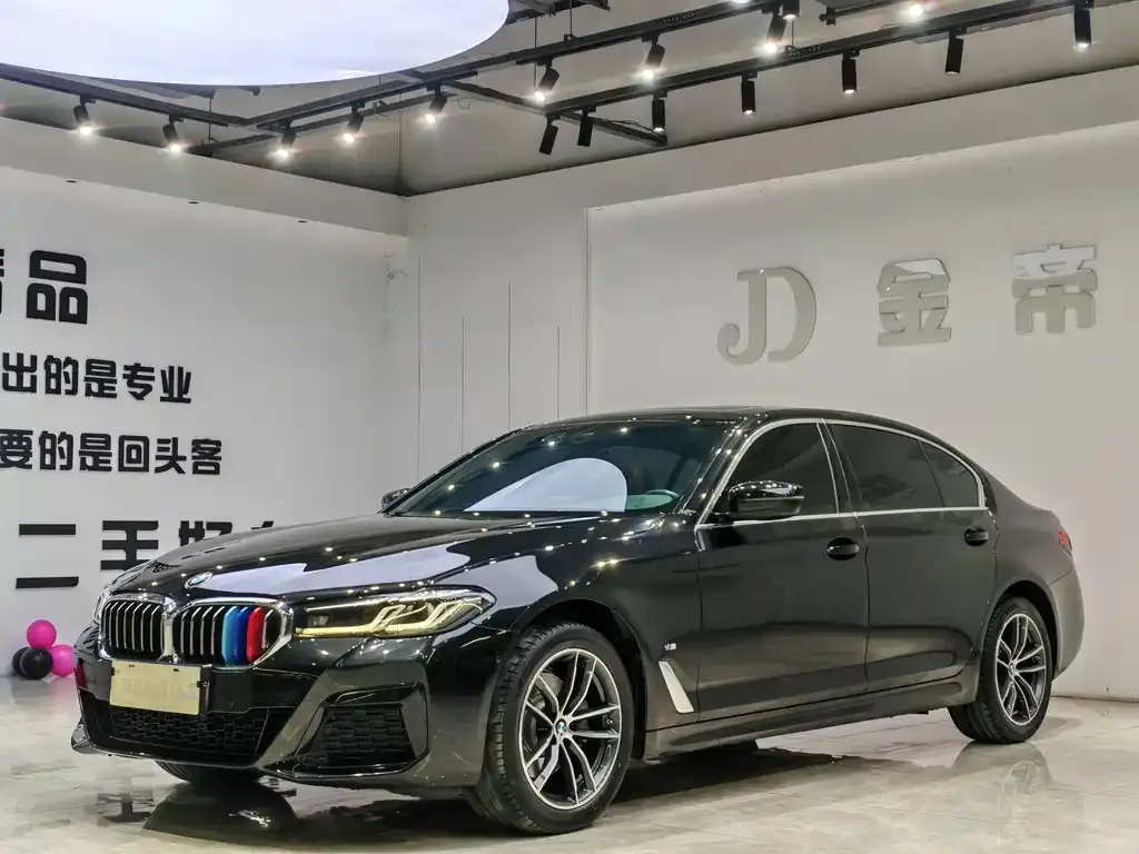 BMW 5 Series — фото 1