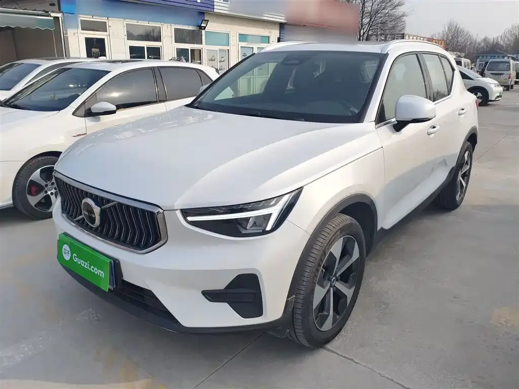 Volvo XC40 — фото 1