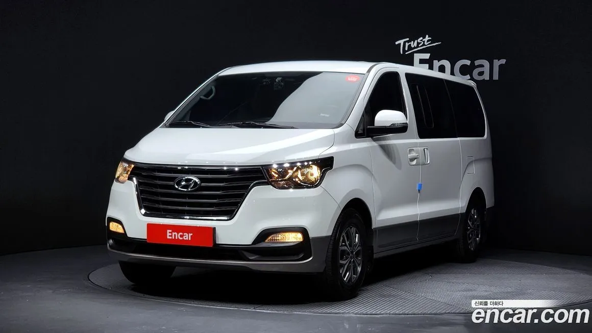 Hyundai Starex — фото 1