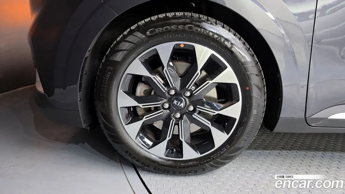 Kia Carnival — фото 10