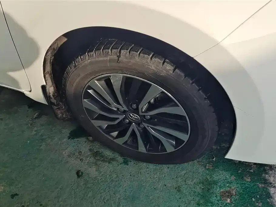 Toyota Corolla Hybrid — фото 6