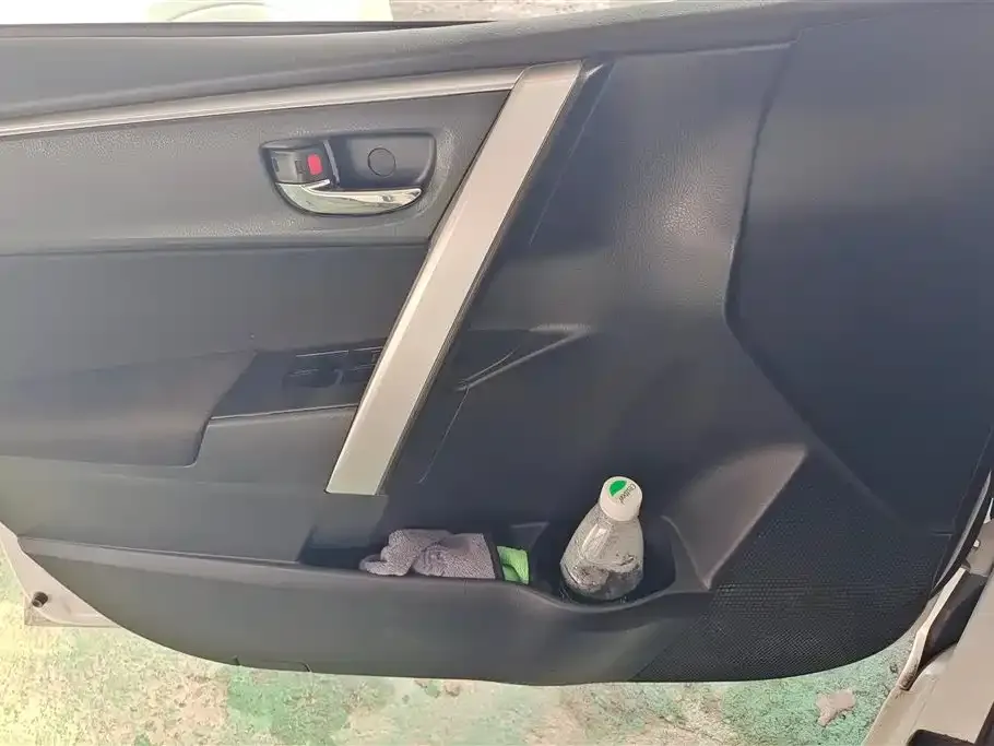 Toyota Corolla Hybrid — фото 2
