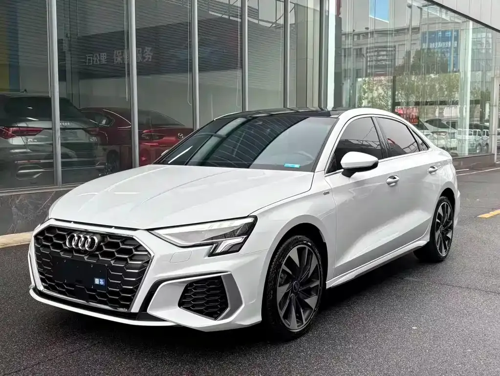 Audi A3 — фото 1