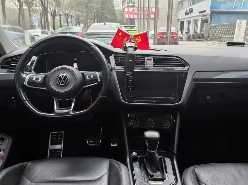 Volkswagen Tiguan L — фото 4