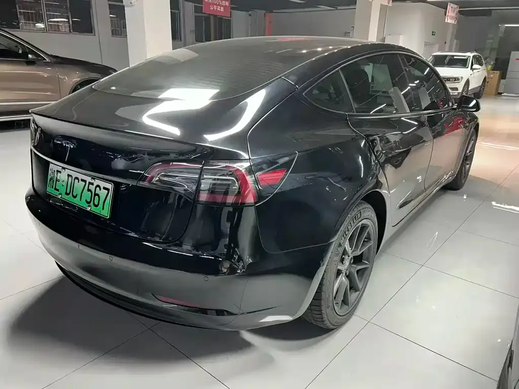 Tesla Model 3 — фото 7