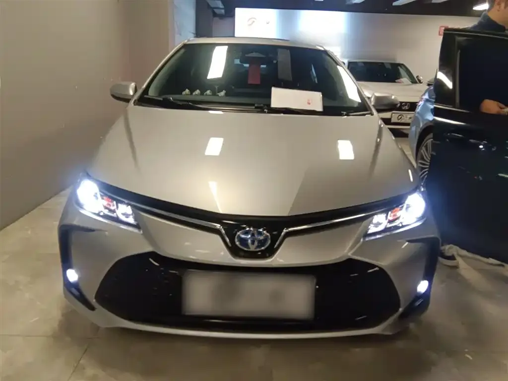 Toyota Corolla — фото 5