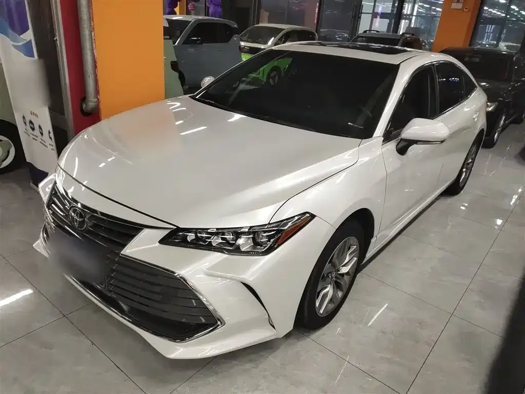 Toyota Avalon — фото 1