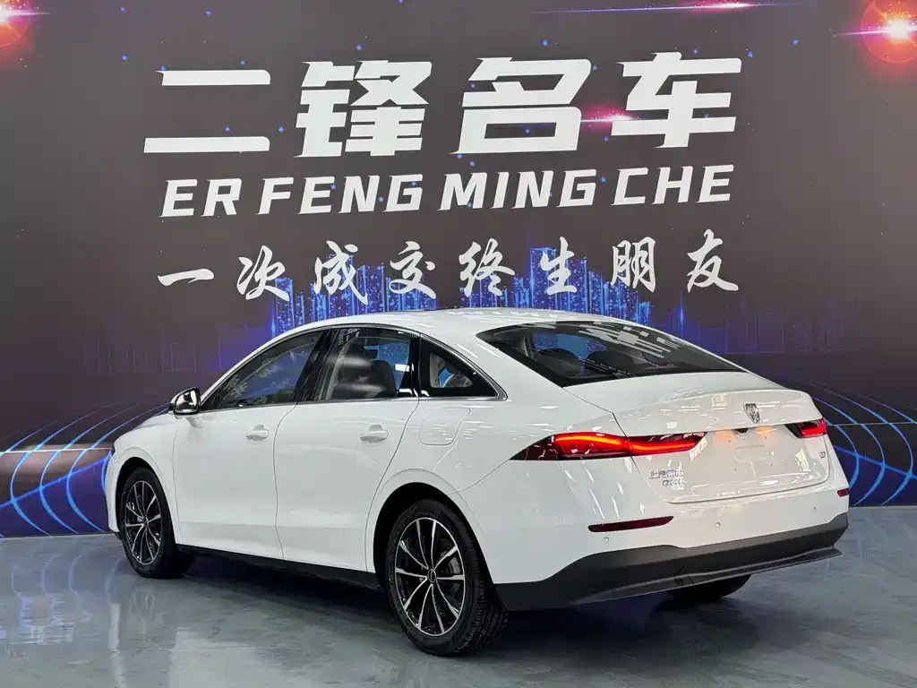 Roewe D7 — фото 6