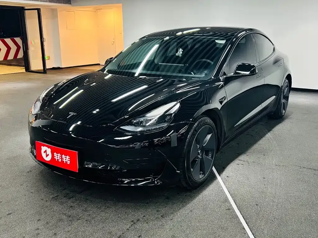 Tesla Model 3 — фото 1