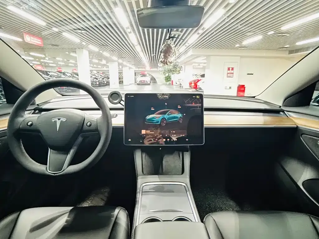 Tesla Model 3 — фото 5
