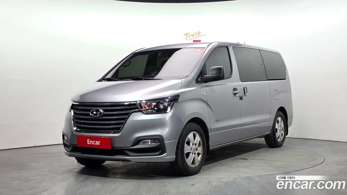 Hyundai Starex — фото 1