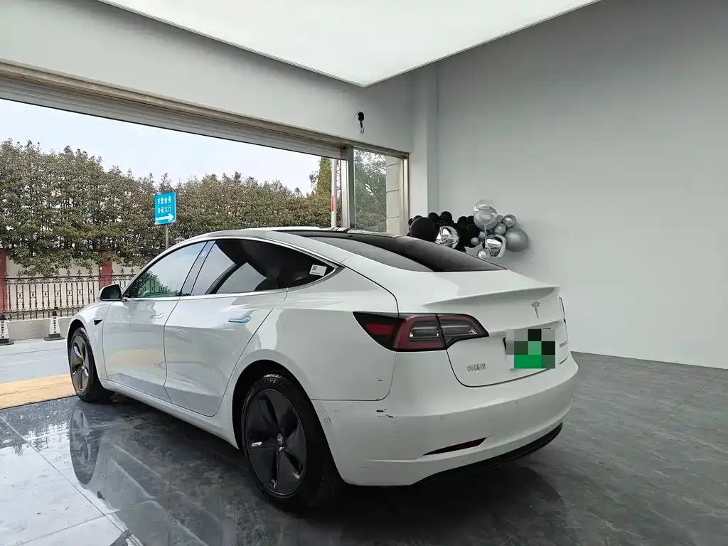 Tesla Model 3 — фото 6