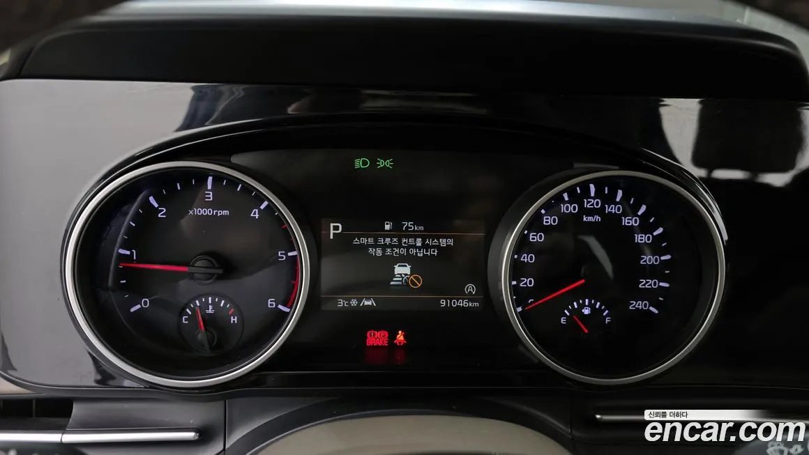 Kia Carnival — фото 10