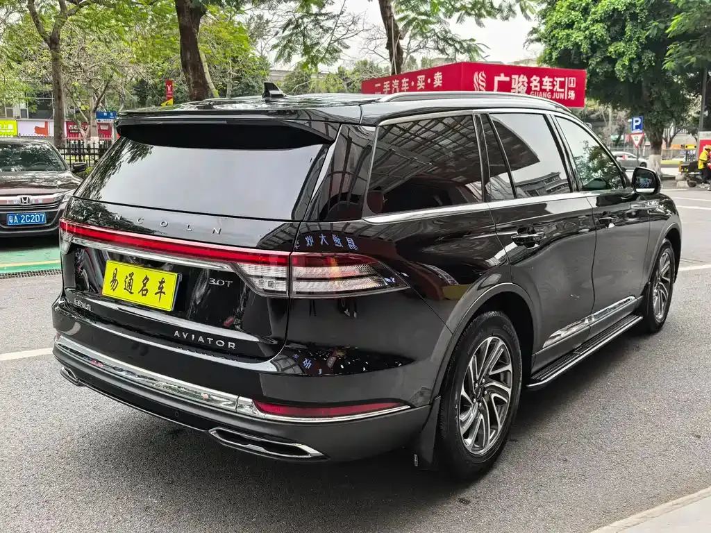 Lincoln Aviator — фото 10