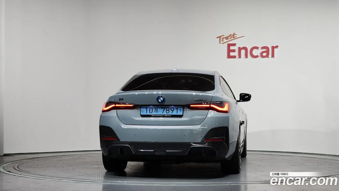 BMW i4 — фото 4