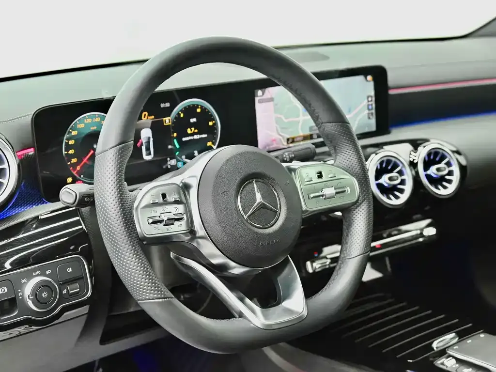 Mercedes-Benz A-Class — фото 8