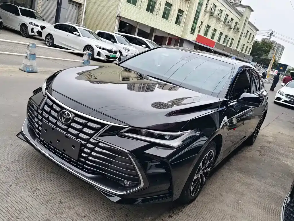 Toyota Avalon — фото 1