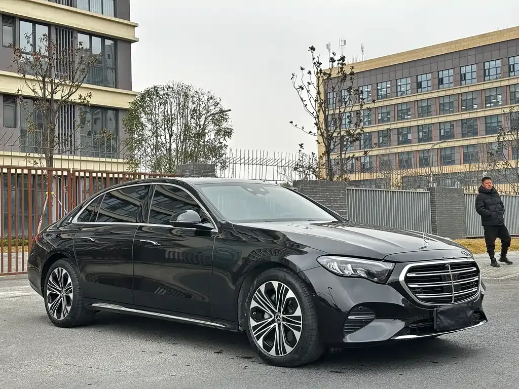 Mercedes-Benz E-Class — фото 10