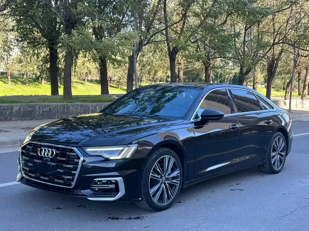 Audi A6L — фото 1