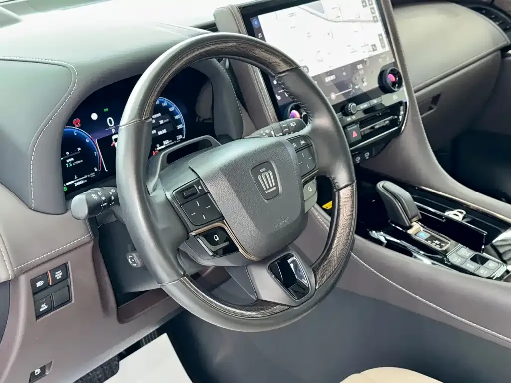 Toyota Vellfire — фото 10