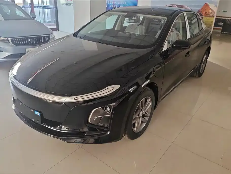 Hongqi E-QM5 — фото 1
