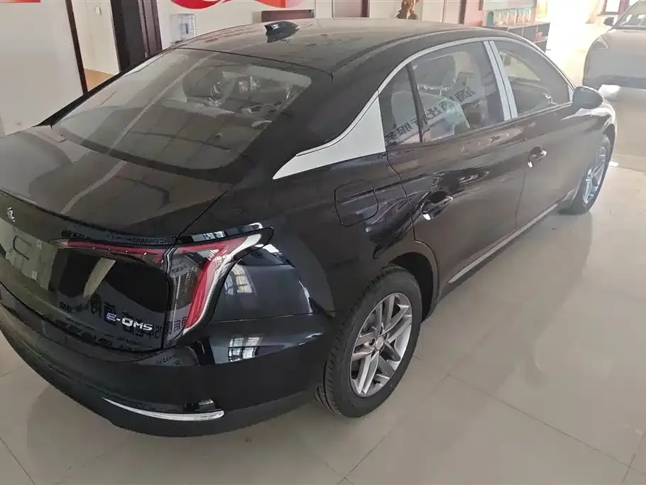 Hongqi E-QM5 — фото 10