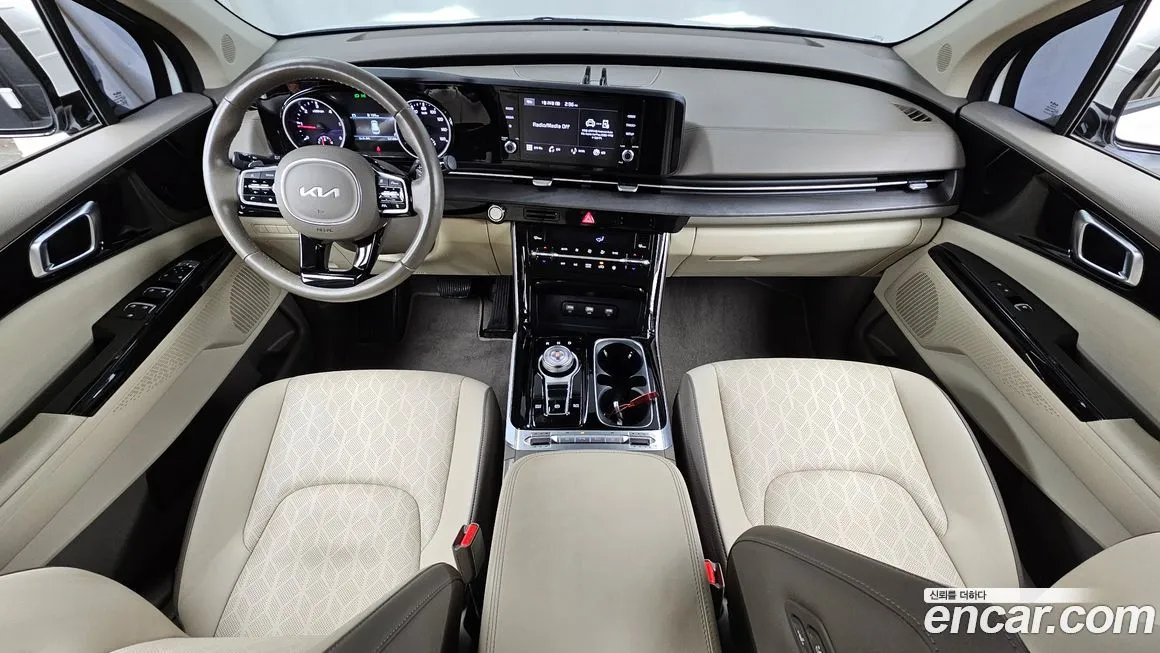 Kia Carnival — фото 10