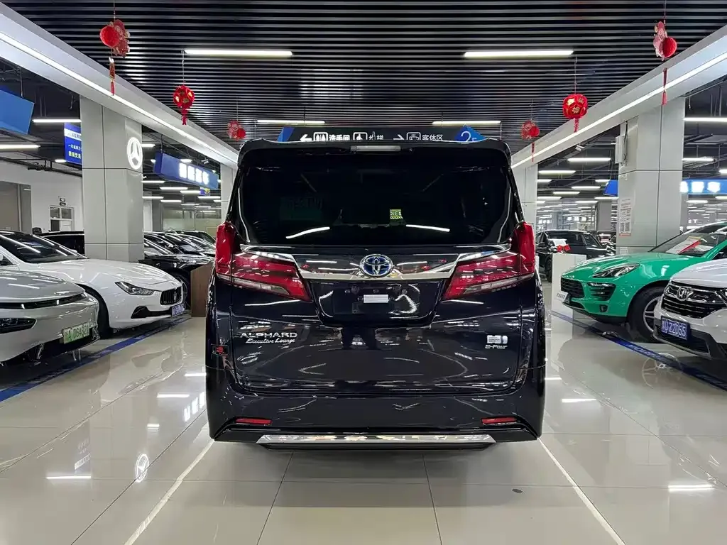 Toyota Alphard — фото 6