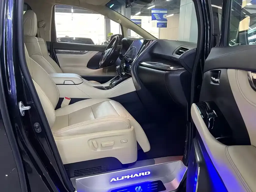 Toyota Alphard — фото 3