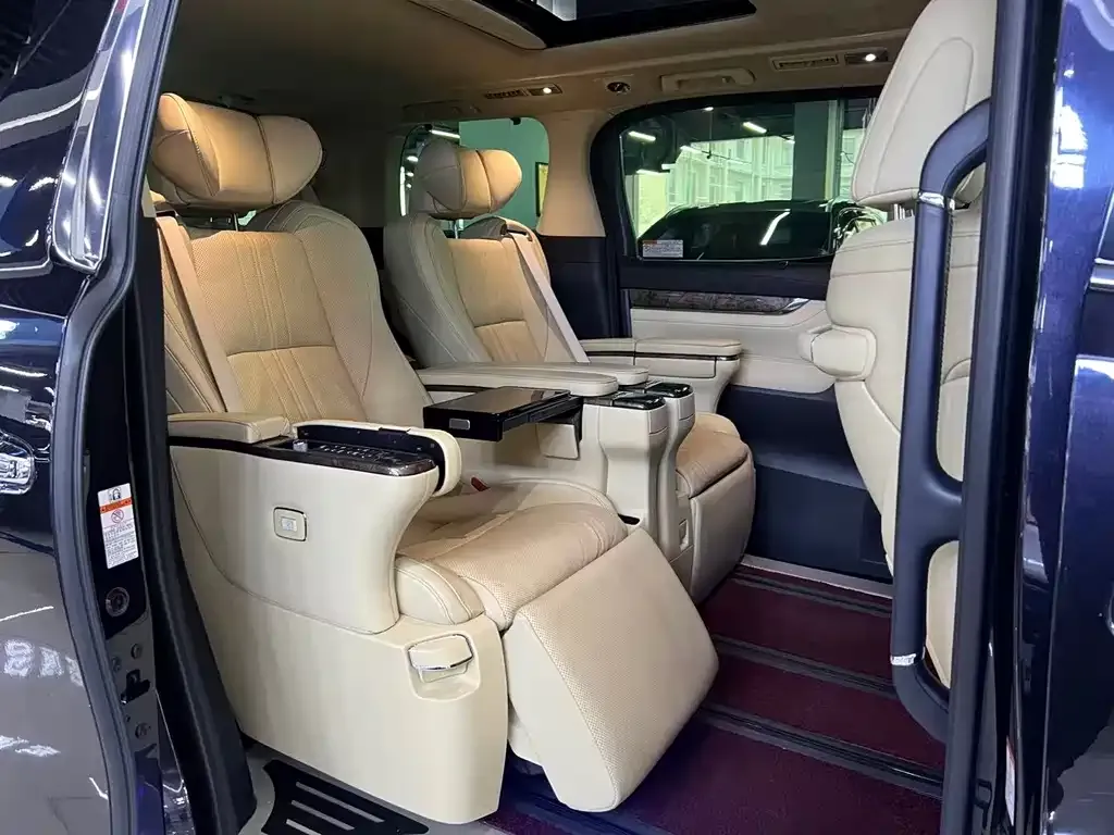 Toyota Alphard — фото 4