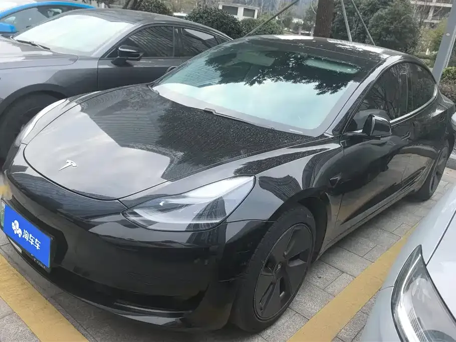 Tesla Model 3 — фото 1