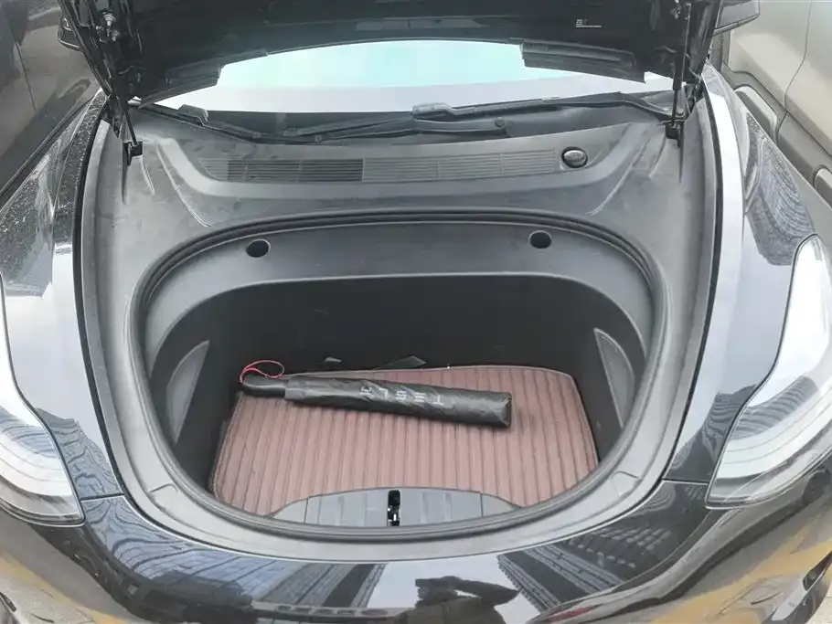 Tesla Model 3 — фото 4