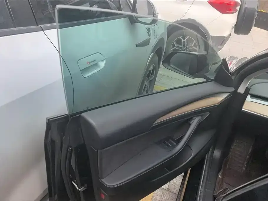Tesla Model 3 — фото 2