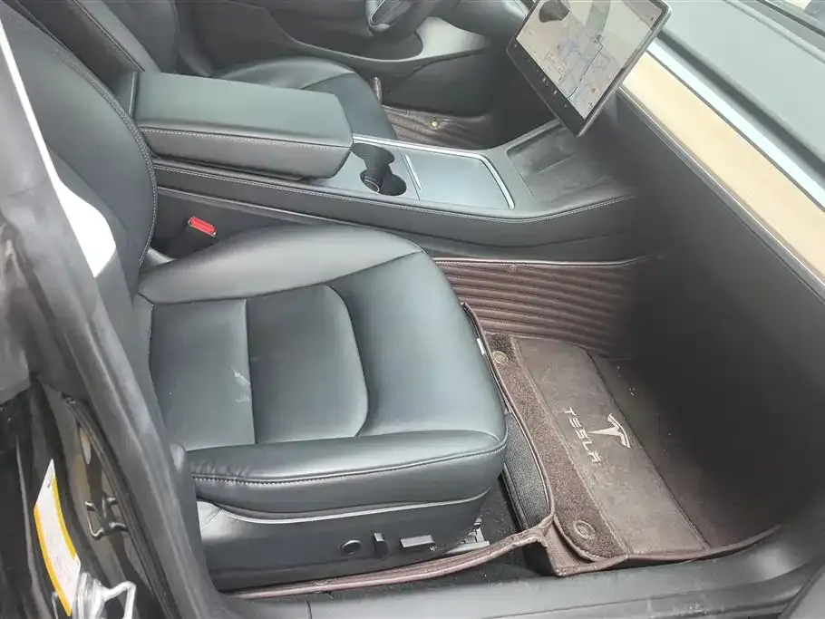 Tesla Model 3 — фото 10